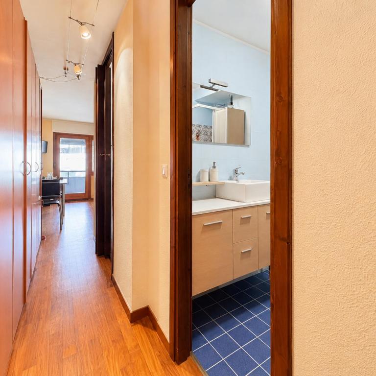 Hostdomus - City Center Apartment - Monolocale con Balcone - 4