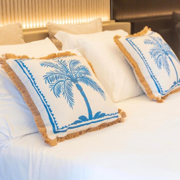 Al Capri Suite & Private Pool - Habitación con cama grande y vistas al mar - 6