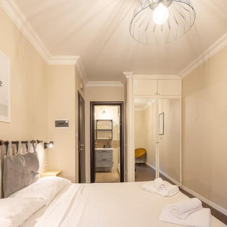 Ghetto BuddyRent - Two-Bedroom Apartment - 12