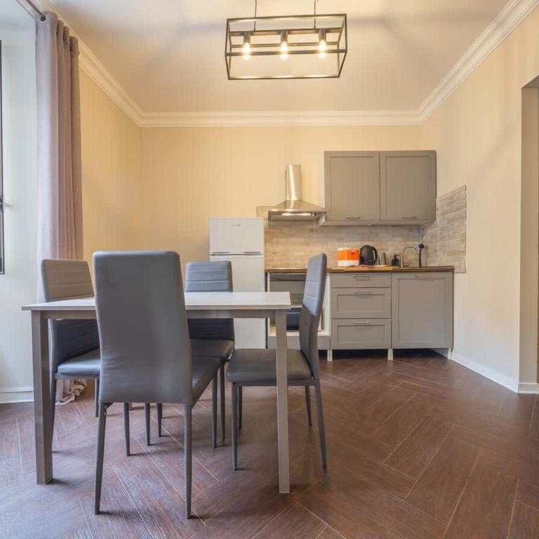 Ghetto BuddyRent - Two-Bedroom Apartment - 13