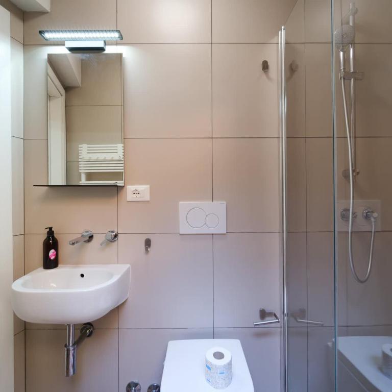 Golden House BuddyRent - Appartamento con 2 Camere da Letto - 46