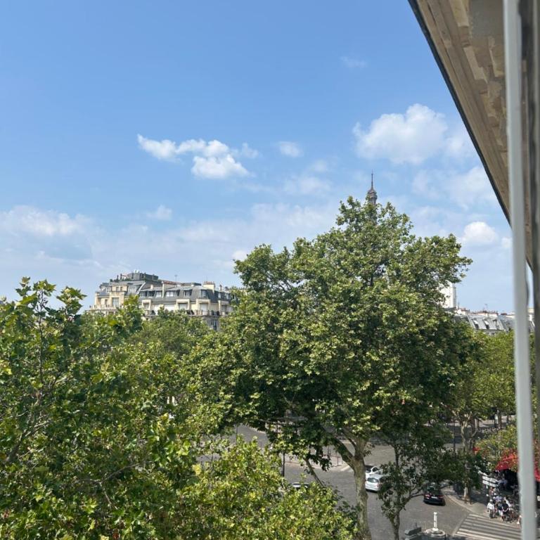 Eiffel Yard Hotel - Junior Suite - Eiffel Tower Side View - 13