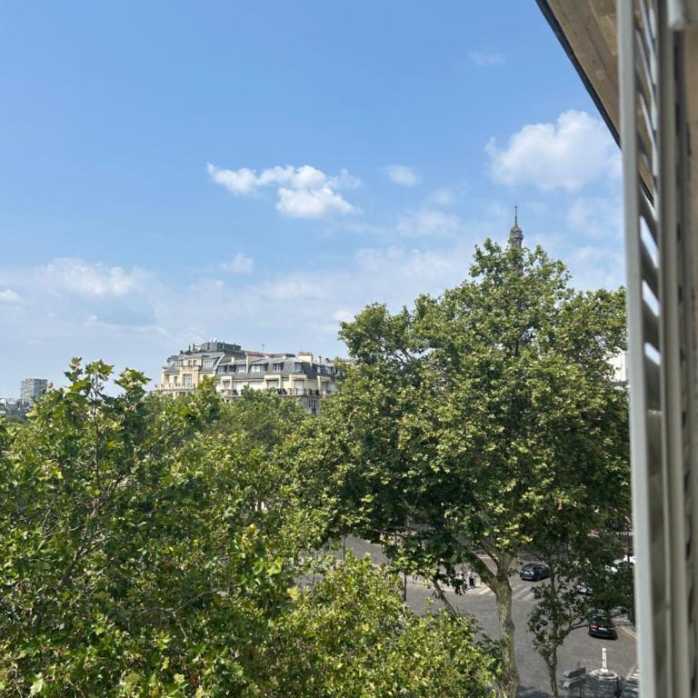 Eiffel Yard Hotel - Junior Suite - Eiffel Tower Side View - 14