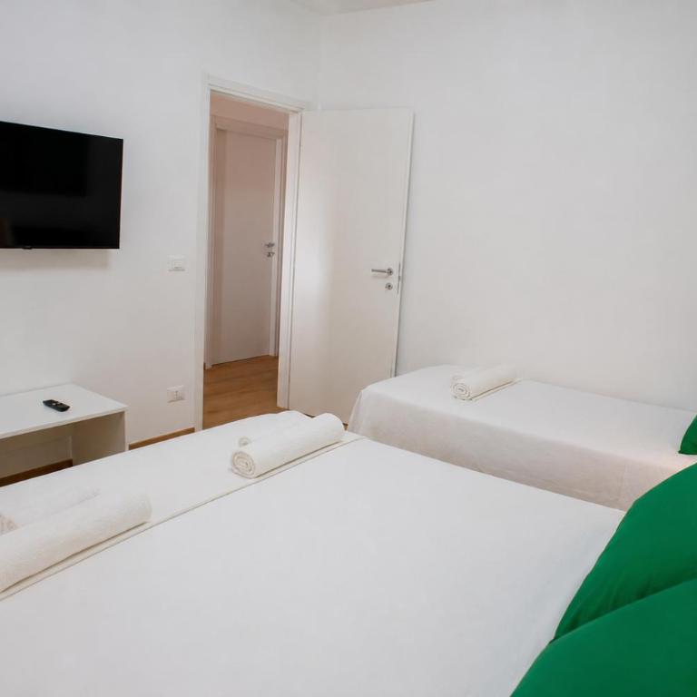 Miramare Apartments - One-Bedroom Apartment - 5