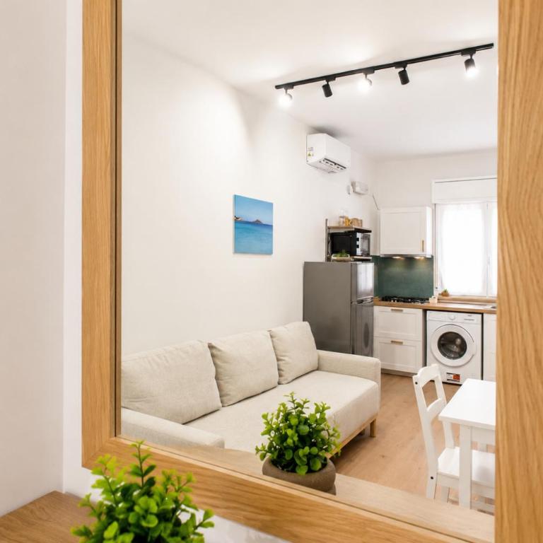 Miramare Apartments - One-Bedroom Apartment - 14