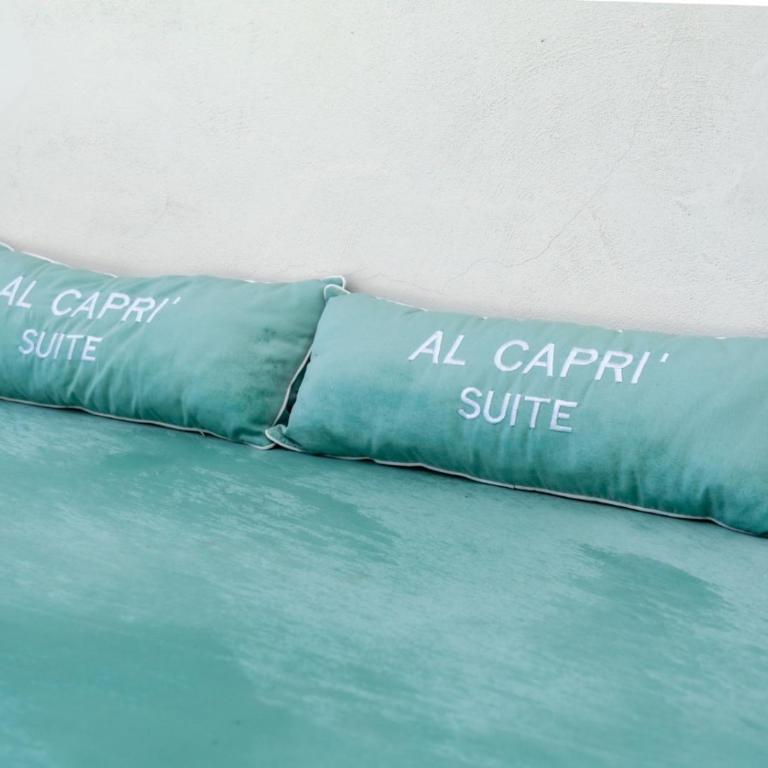 Al Capri Suite & Private Pool - Habitación con cama grande y vistas al mar - 7