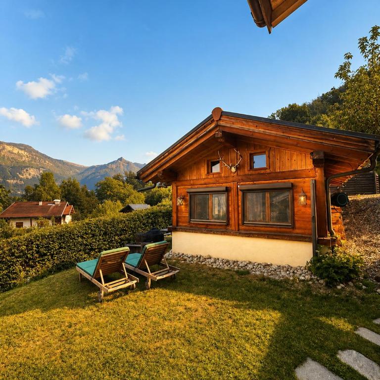 Chalet cosy proche Tramway du Mont-Blanc et centre - Chalet - 1