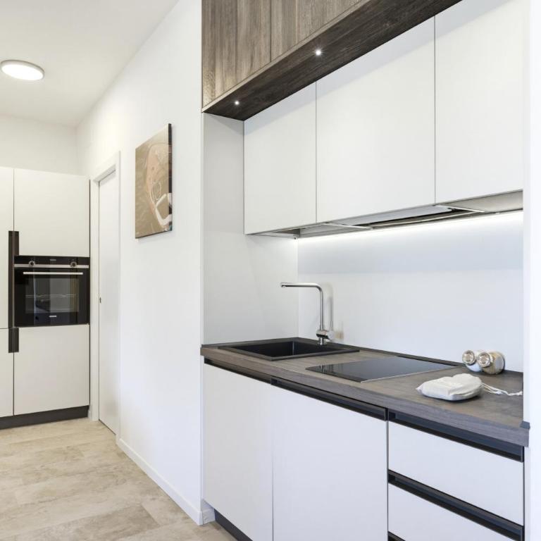 Regarda - Basiliko Sport Apartment with tennis and pool - Appartement 2 Chambres avec Balcon - 10