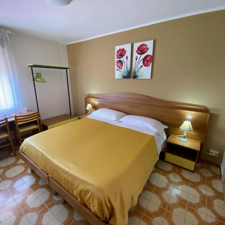 Albergo Mendolia - Camera Matrimoniale con Bagno Privato - 1