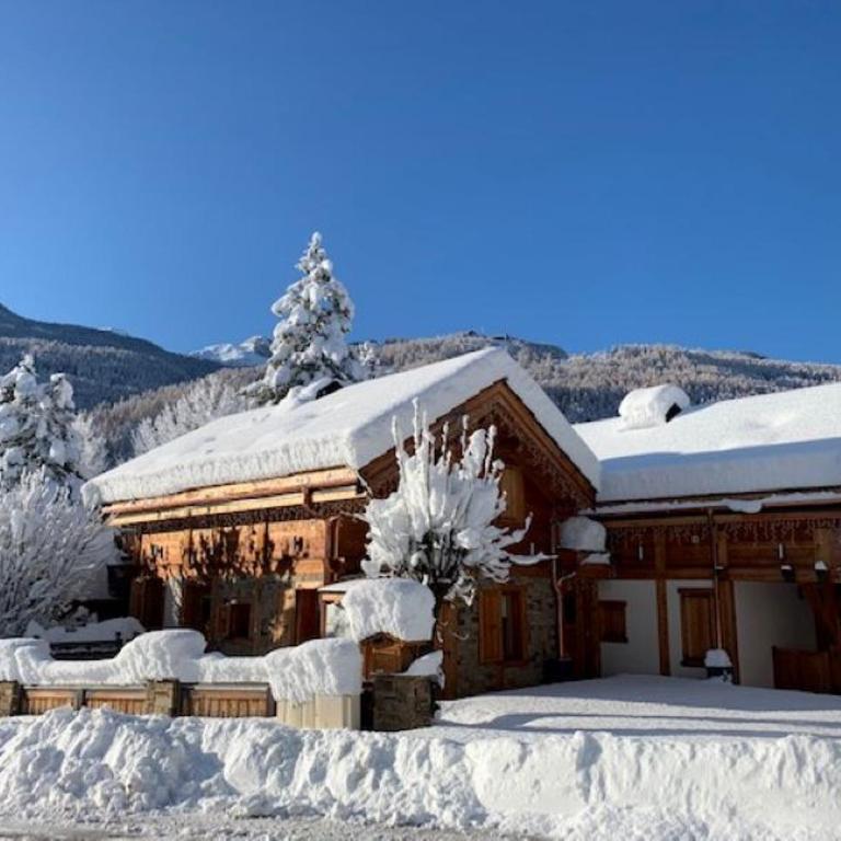 CHALET ANNAPURNA ET SON MAZOT, CHALETS D'HINOUKA SERRE CHEVALIER CHANTEMERLE 200 m des pistes - Chalet 3 Chambres - 28