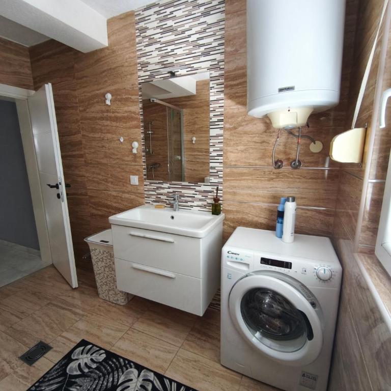Ilino Pool haus - Apartment mit 2 Schlafzimmern - 6
