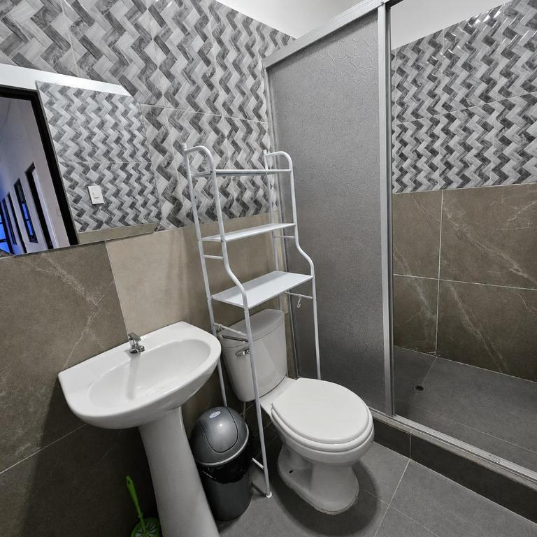 Dona Inn APARTAMENTO 1 - Three-Bedroom Apartment - 9