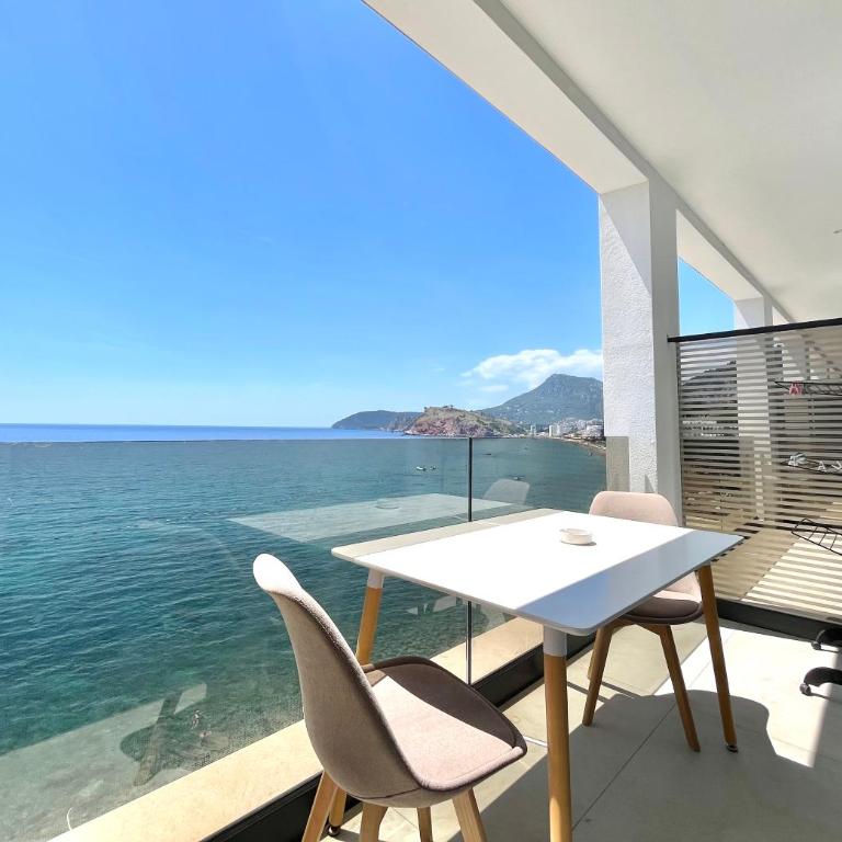 Waterfront Studio Apartment with Fantastic Sea View - Studio - Vue sur Mer - 1
