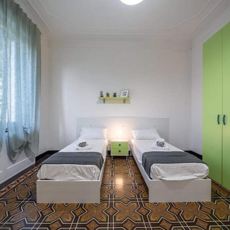Next stop Modena - 3 bedrooms facing the station - Appartamento con 3 Camere da Letto - 3