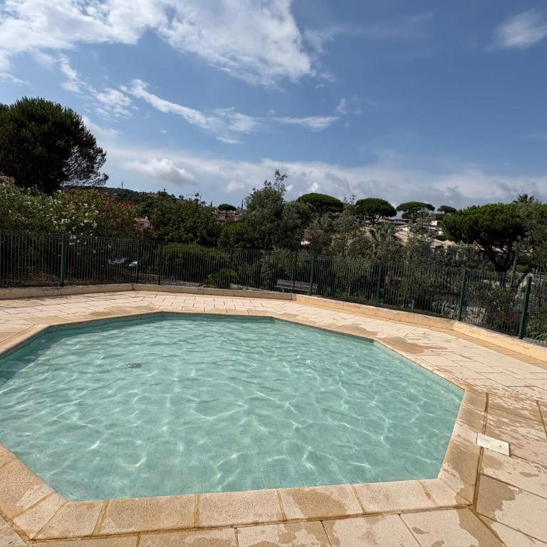 Studio vue mer avec terrasse et piscine partagée - Studio - 14