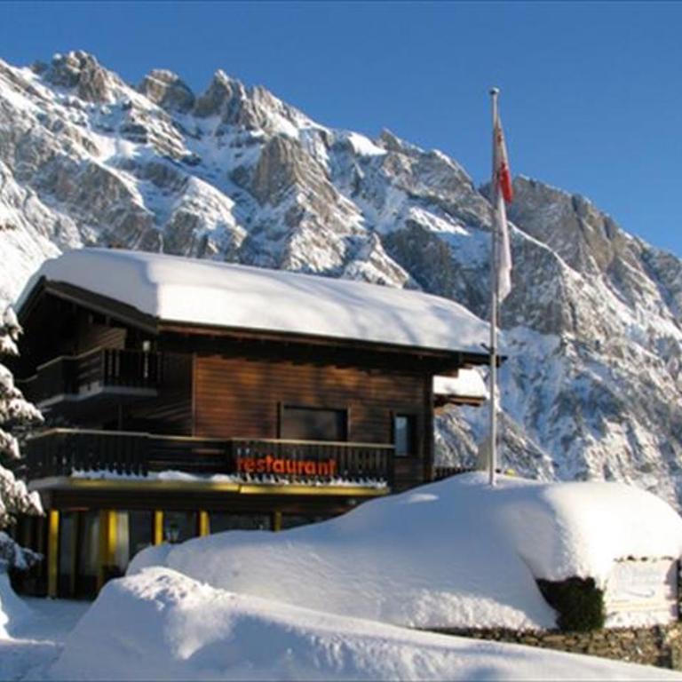 Guesthouse Hotel Between - Doppelzimmer mit Balkon - 7