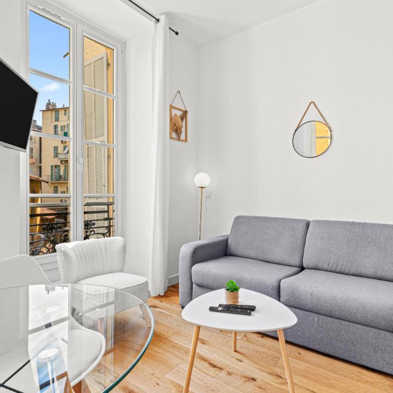Charming City Center Studio 302 - Studio - 2