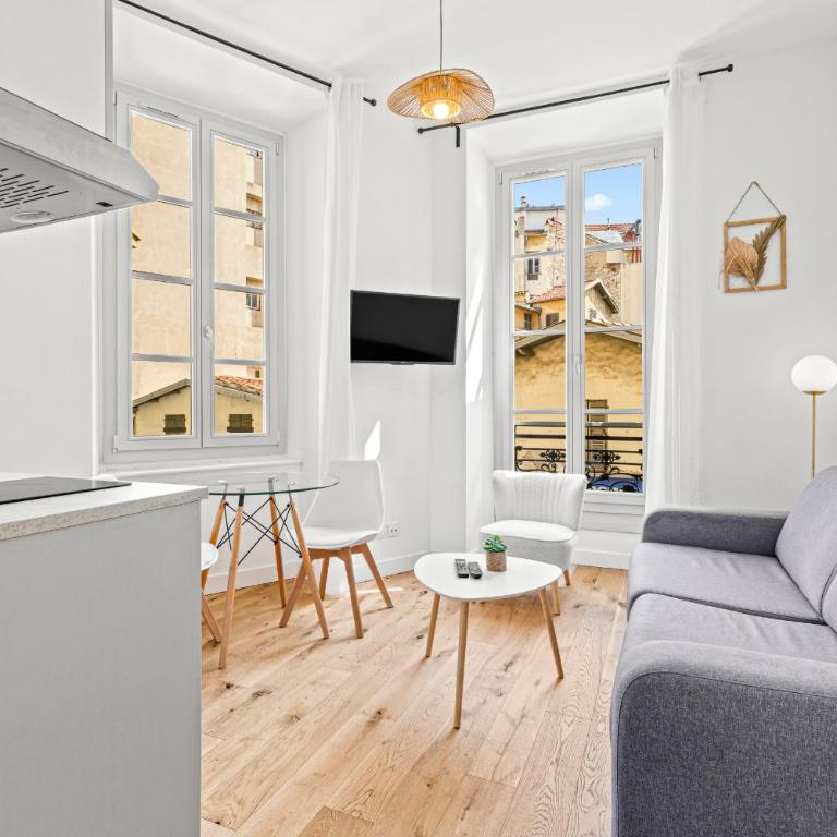 Charming City Center Studio 302 - Studio - 4