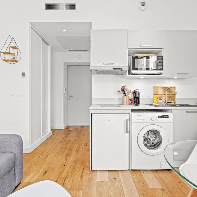 Charming City Center Studio 302 - Studio - 12