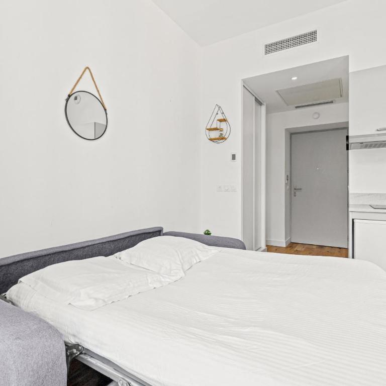 Charming City Center Studio 302 - Studio - 23
