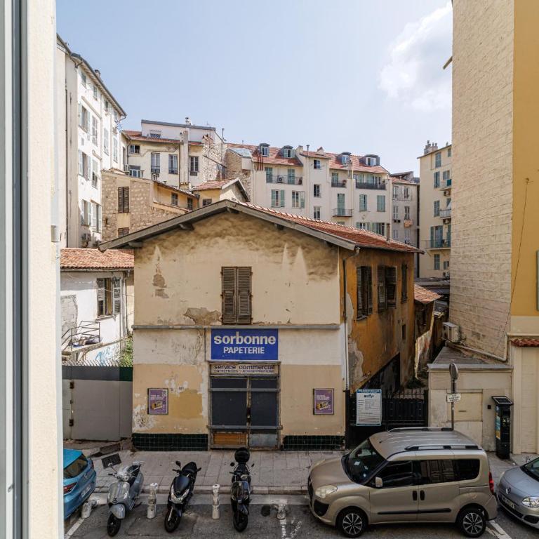 Charming City Center Studio 302 - Studio - 6