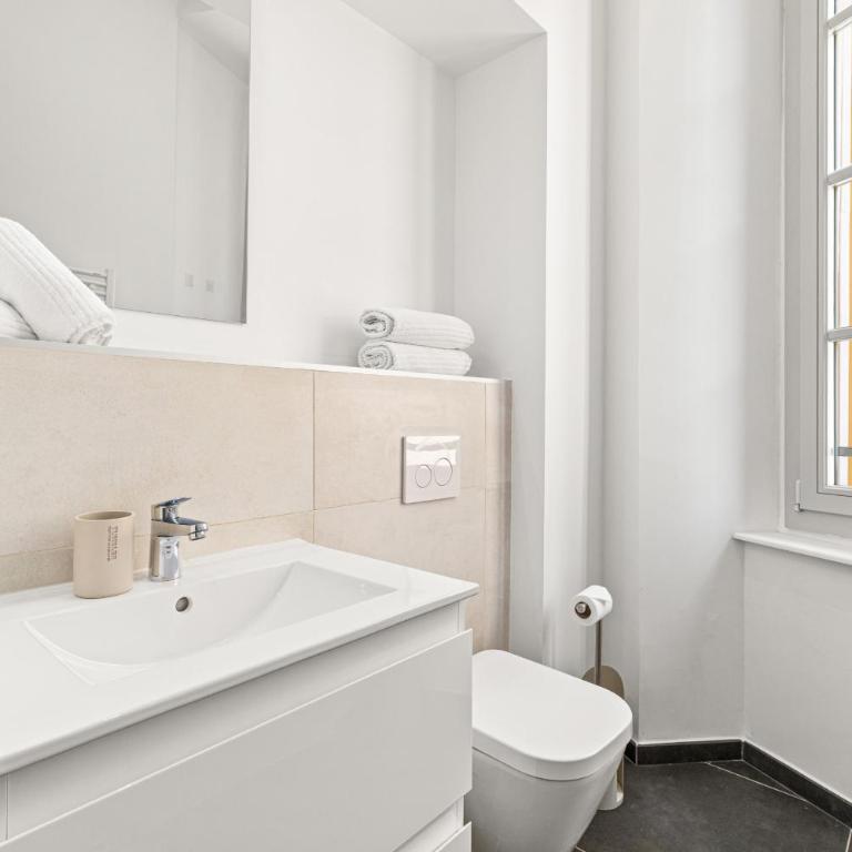 Charming City Center Studio 302 - Studio - 17
