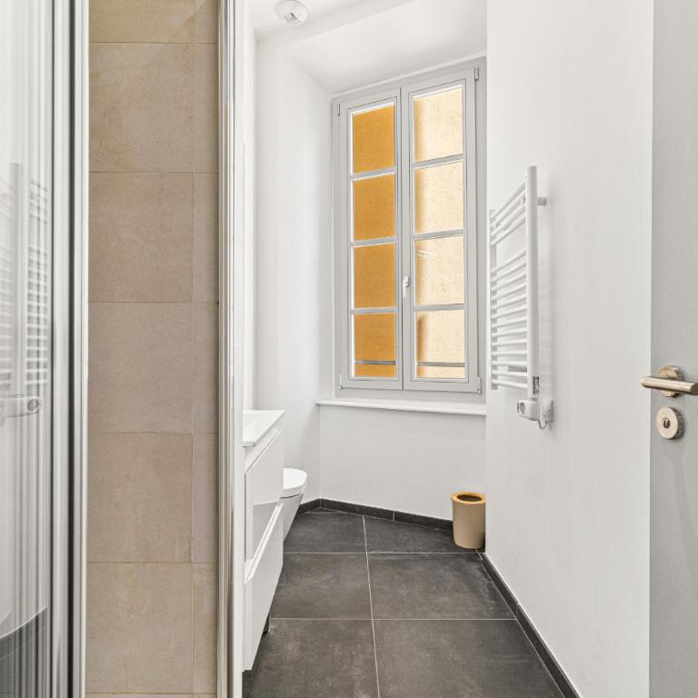 Charming City Center Studio 302 - Studio - 15