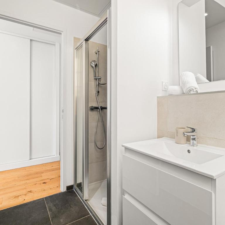 Charming City Center Studio 302 - Studio - 18