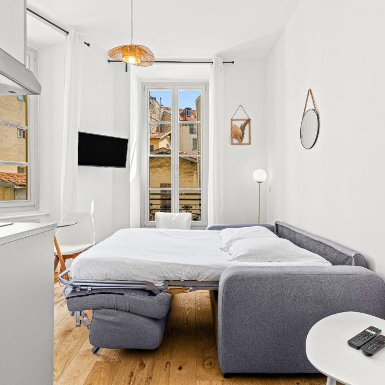 Charming City Center Studio 302 - Studio - 20