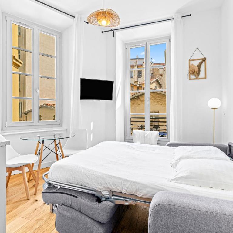 Charming City Center Studio 302 - Studio - 21