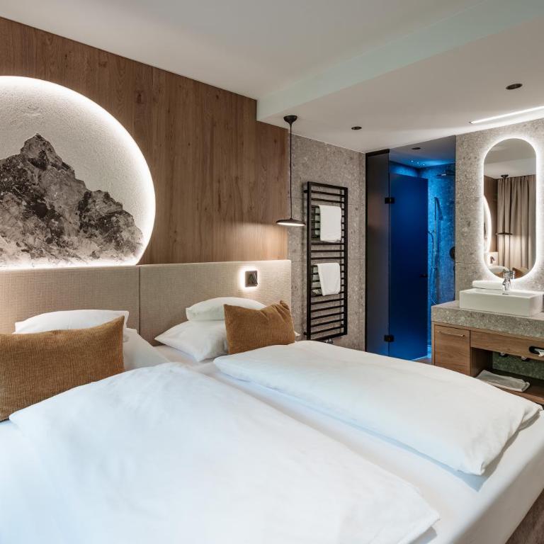 Hotel Tirolerhof 4 Sterne Superior - Deluxe Doppelzimmer mit Balkon - 1