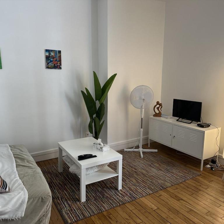 2 pièces bien placé pour visiter Paris - Appartement 1 Chambre - 3