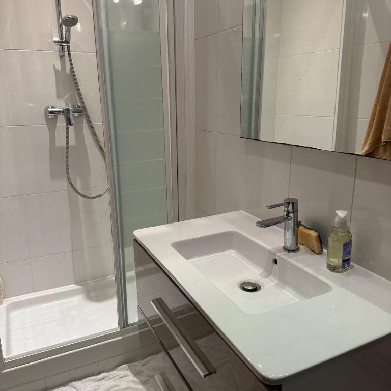 2 pièces bien placé pour visiter Paris - Appartement 1 Chambre - 5