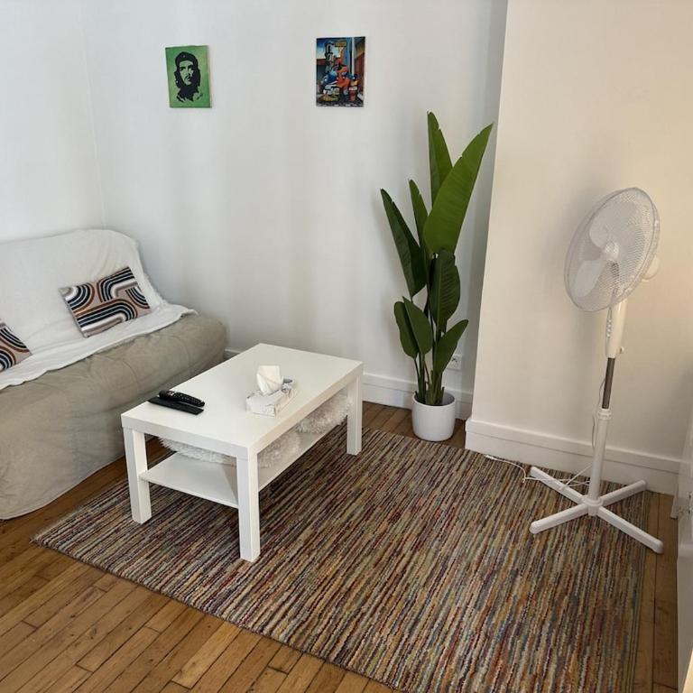2 pièces bien placé pour visiter Paris - Appartement 1 Chambre - 8
