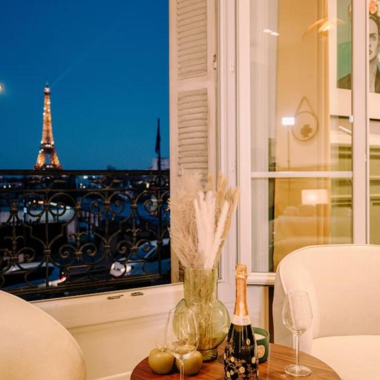 2P Studio - Eiffel Tower View - Romantic Suite-A-C - Studio - 1