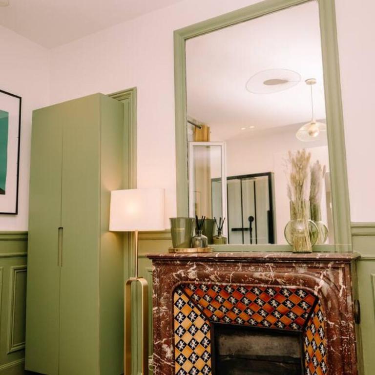 2P Studio - Eiffel Tower View - Romantic Suite-A-C - Studio - 8