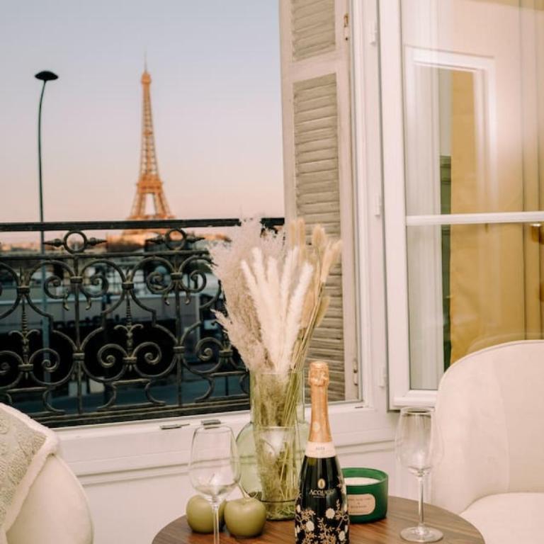 2P Studio - Eiffel Tower View - Romantic Suite-A-C - Studio - 9