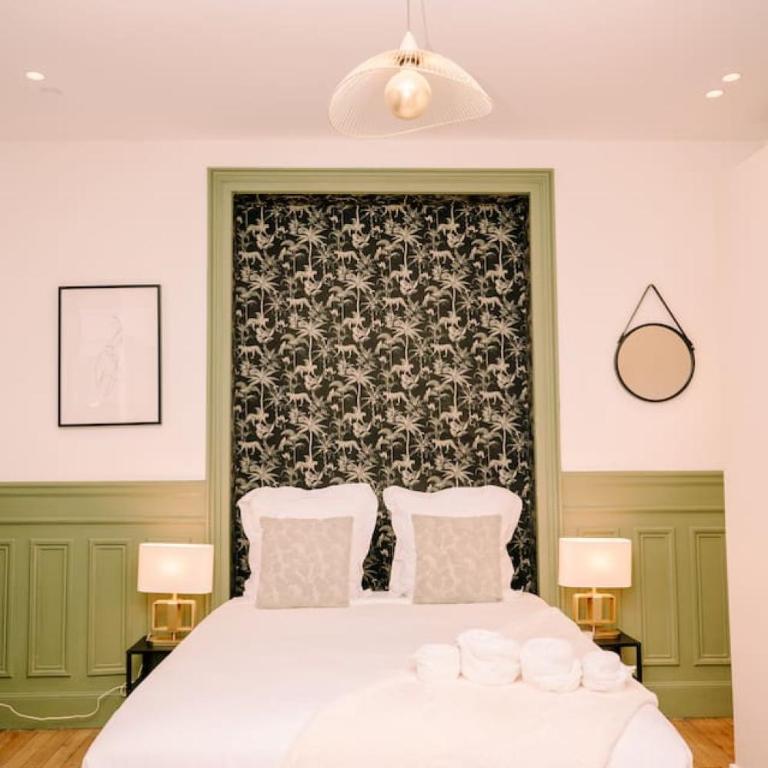 2P Studio - Eiffel Tower View - Romantic Suite-A-C - Studio - 14