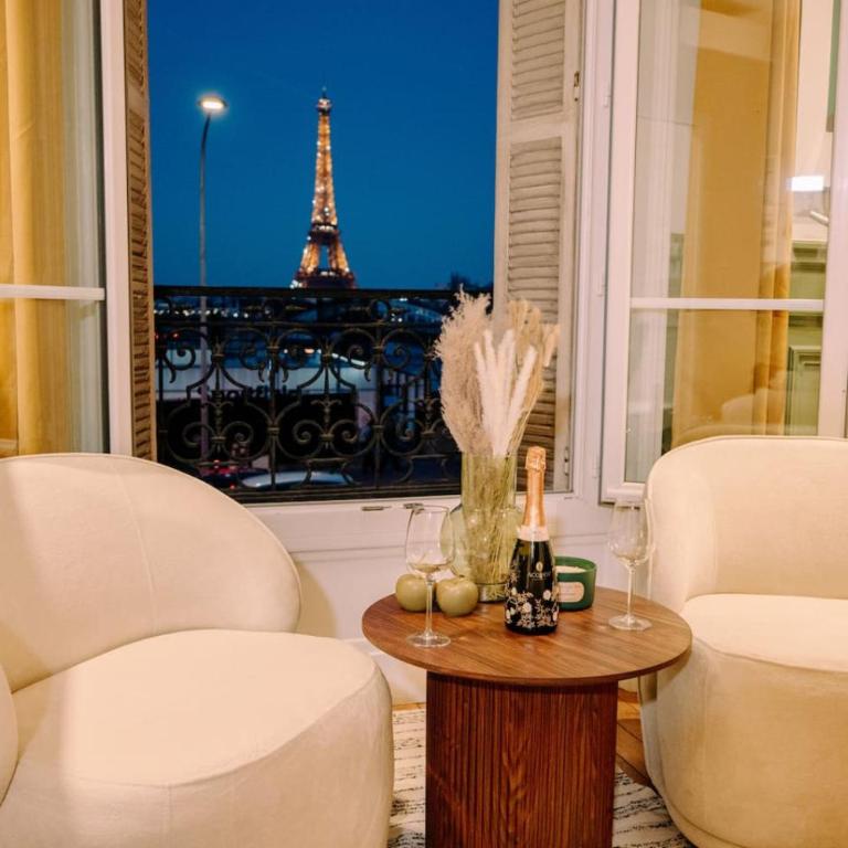 2P Studio - Eiffel Tower View - Romantic Suite-A-C - Studio - 24