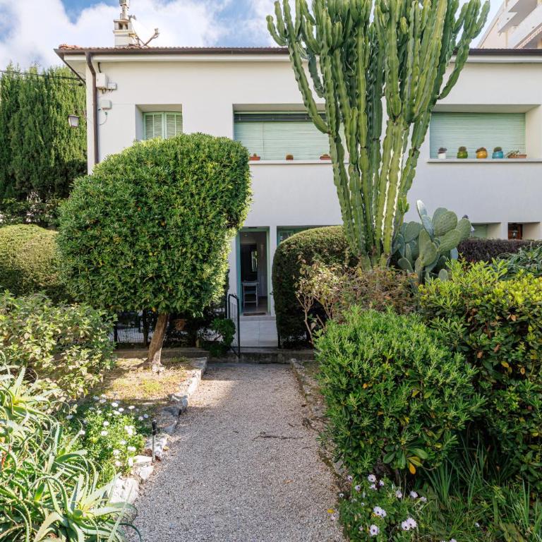 PDF RDC - 2 BDR apartment with terrace - Quiet and close to beaches - Appartement 2 Chambres - 2