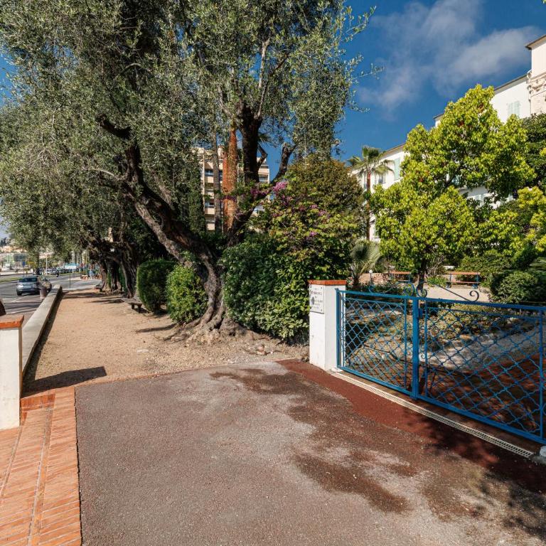 PDF RDC - 2 BDR apartment with terrace - Quiet and close to beaches - Appartement 2 Chambres - 25