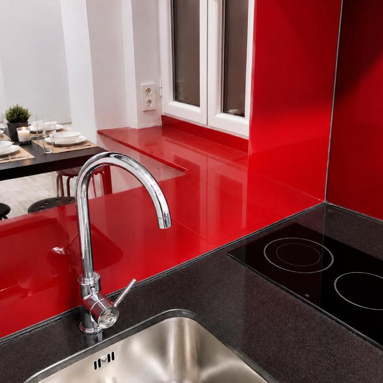 Smart-Tech Plaza Apartment - Deluxe Apartment - 6