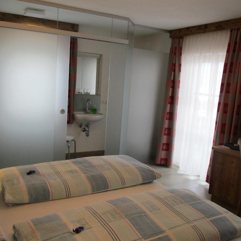 Zeller Hof - Doppelzimmer mit Balkon - 19