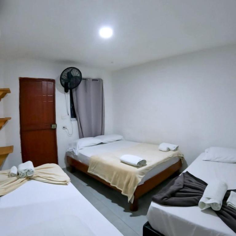 Las Cascadas Hostel - Superior Family Room - 2