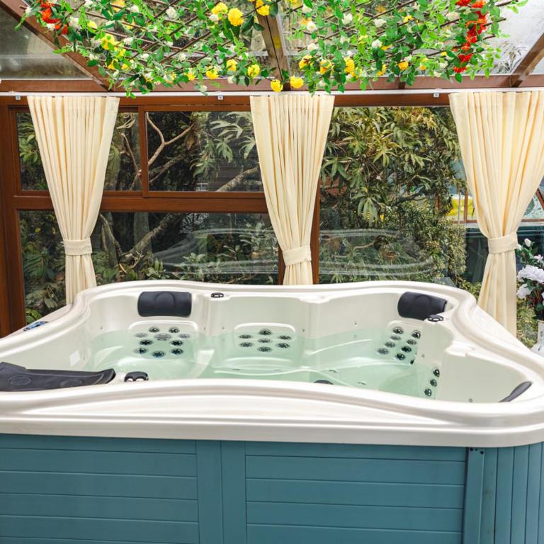 Pachamama Ecolodge Baños de Agua Santa - Ecuador - Suite Deluxe con bañera de hidromasaje - 2