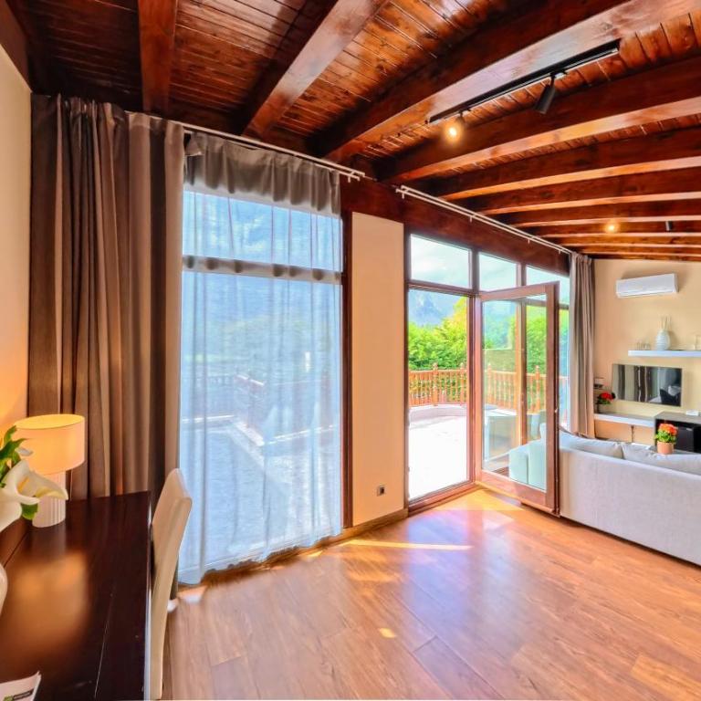 Indiana Boutique Hotel - Habitación Doble Deluxe con balcón - 15