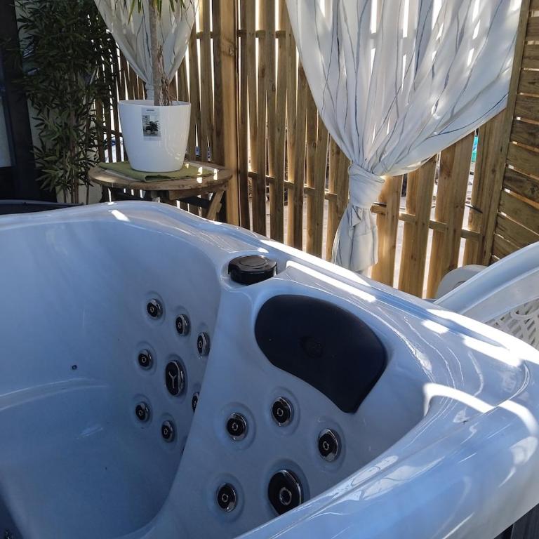 Spectacular villa with jacuzzi area and swimming pool - Deluxe Villa - 1