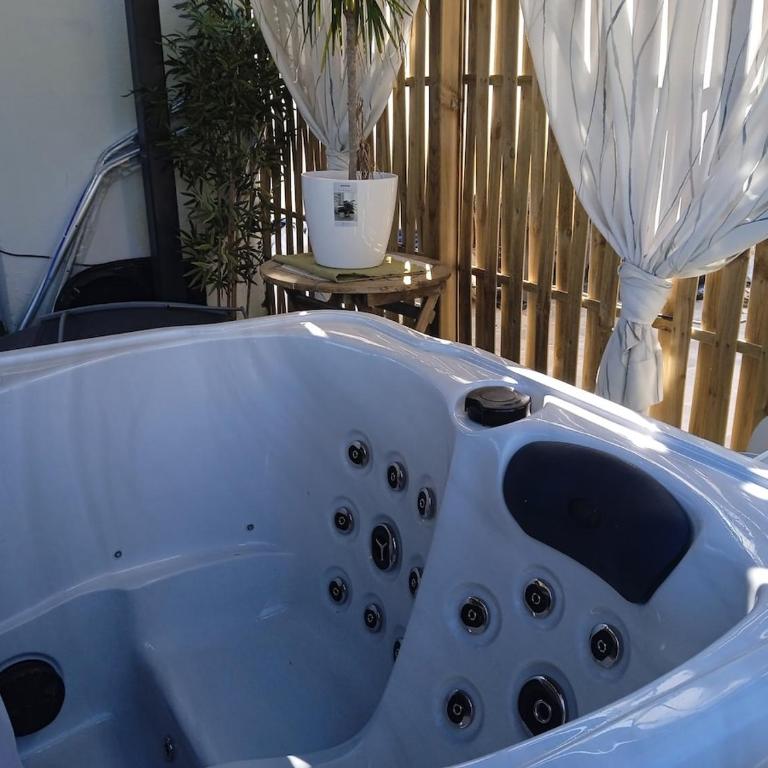 Spectacular villa with jacuzzi area and swimming pool - Deluxe Villa - 35