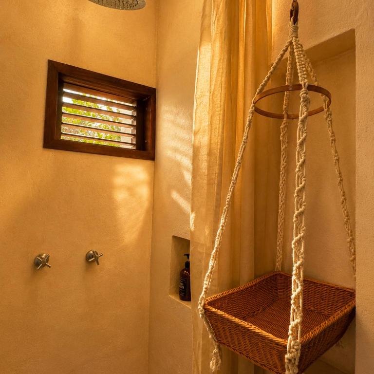 Shamalay - Nomad Experience - Habitación con cama extragrande y vistas a la piscina - 9