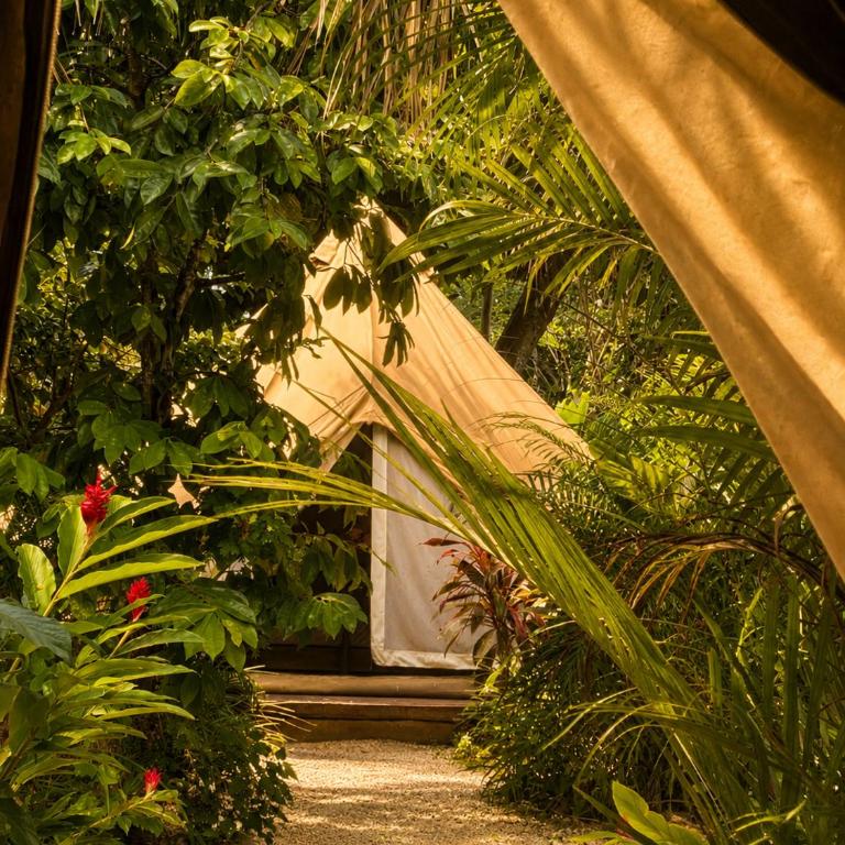 Shamalay - Nomad Experience - Habitación con cama extragrande y vistas a la piscina - 15